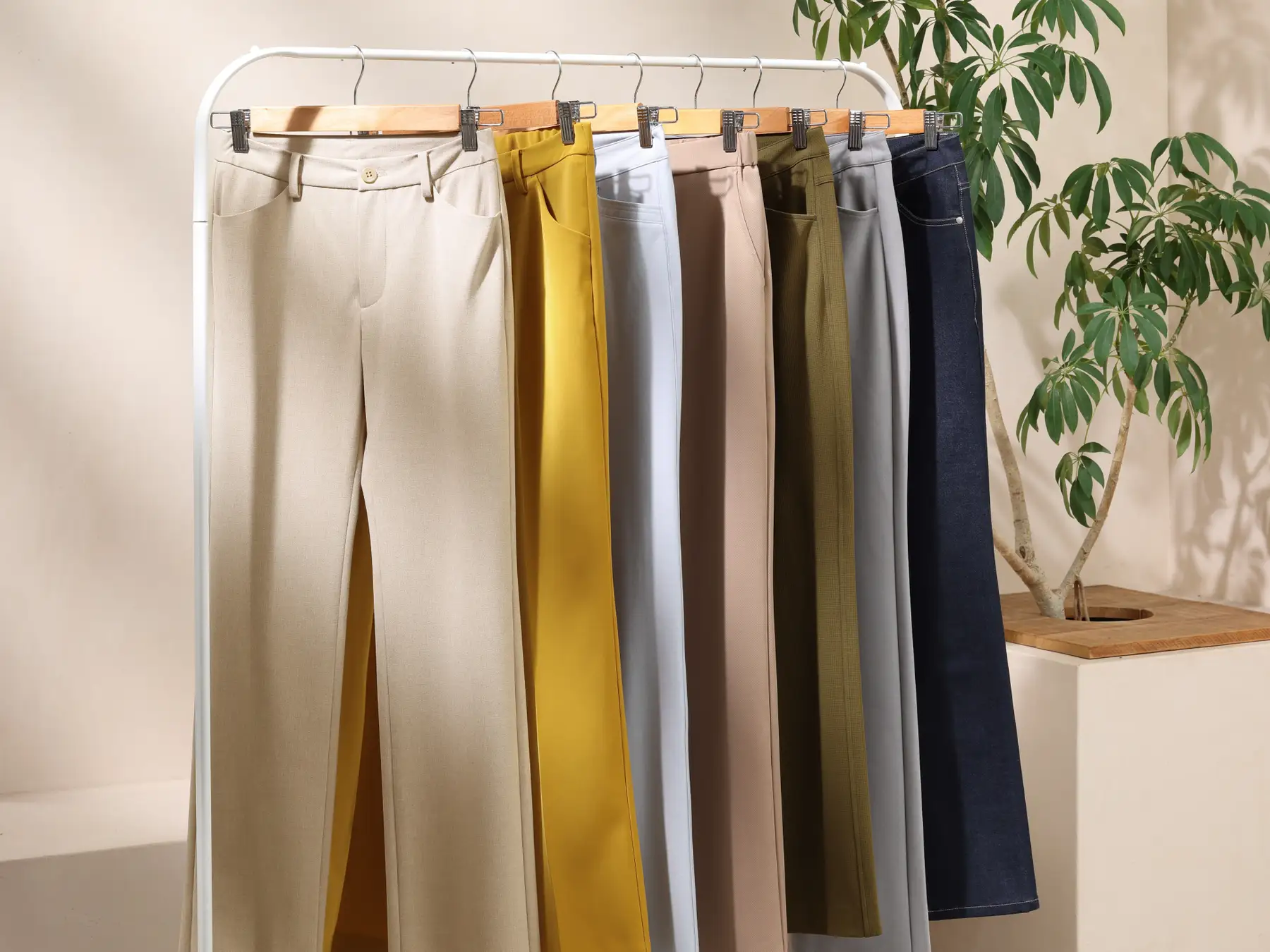 【神戸市ふるさと納税】ビースリー(B-THREE)のストレッチパンツが返礼品に初採用